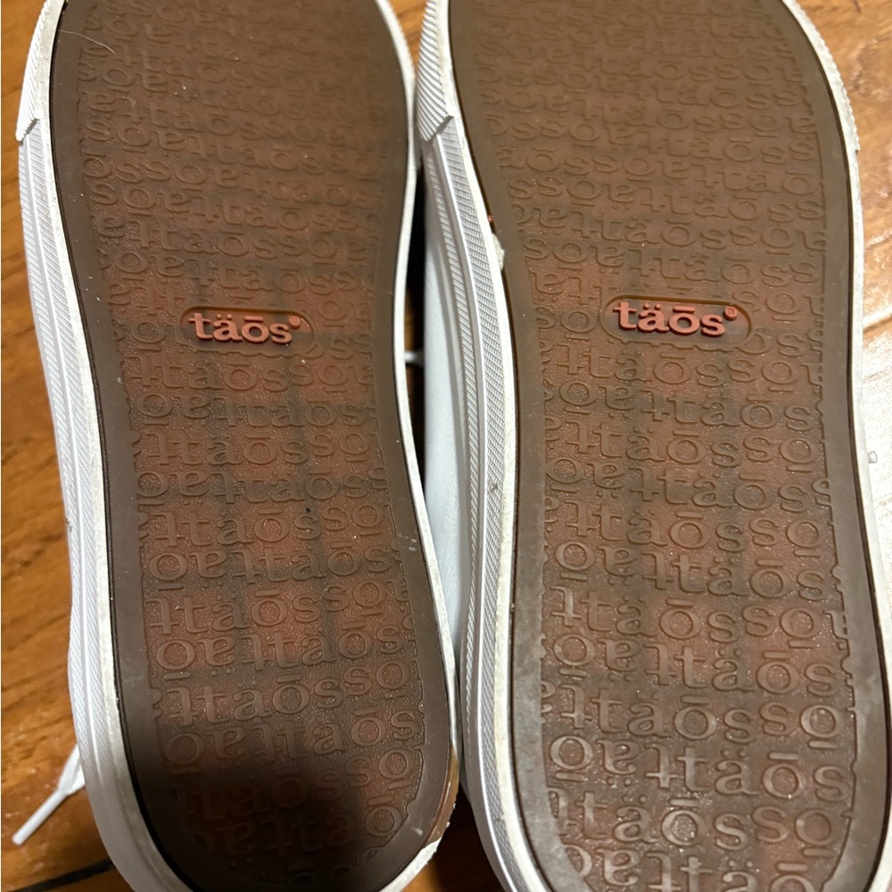 Taos Footwear White Women's Sneakers - Picture 2 of 6